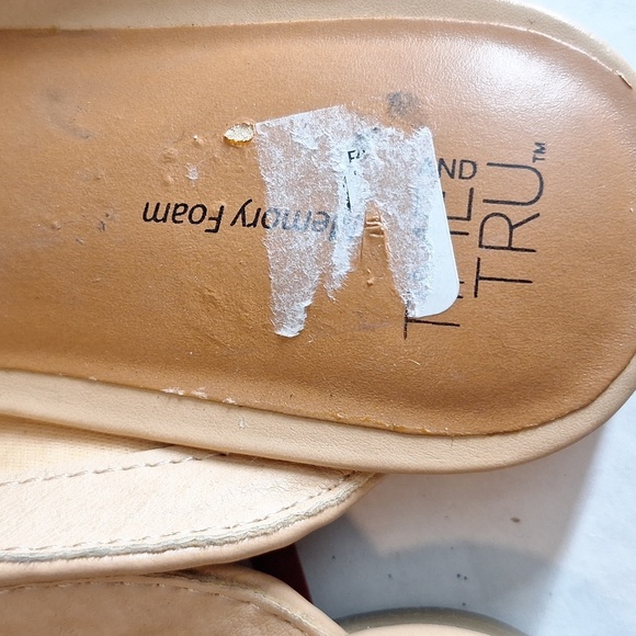 TIME AND TRU SIZE 6.5 SLIP ON SANDLES - Picture 4 of 7